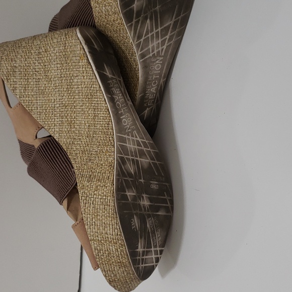 Womens Kenneth Cole Reaction Lightweight and Super Comfortable Platform Sandals - Picture 7 of 9